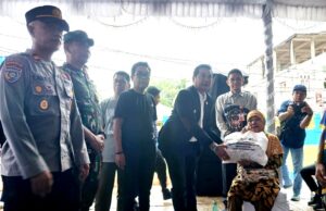 Tingkatkan Kesejahteraan Sosial Masyarakat, Pemkab Barito Utara Luncurkan Program Penyerahan Bansos