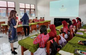 Balai Bahasa Kalteng Laksanakan Uji Keterbacaan Cerita Anak Dwibahasa di SDN 1 Melayu