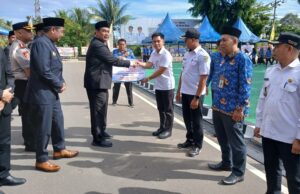 Bupati Barito Utara Serahkan Bantuan Hibah BPBD kepada Desa Tangguh Bencana