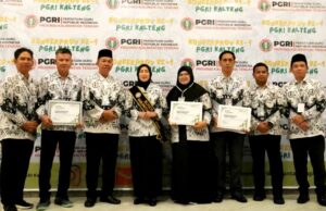 Hadir di Konkerprov PGRI Kalteng, Bunda PAUD Barito Utara Bangga Tiga Prestasi PGRI Diraih Sekaligus