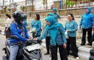 Jumat Berkah TP PKK Barut, Hj Maya Savitri Bagikan 200 Paket Sayur dan Telur kepada Masyarakat
