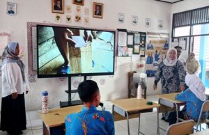 Smartboard Dinilai Efektif Tingkatkan Kualitas Pembelajaran