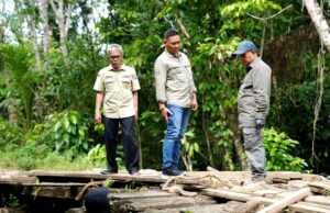 Tinjau Jalan Menuju Batu Raya, Kadis PUPR Gerak Cepat Tangani Titik Rusak
