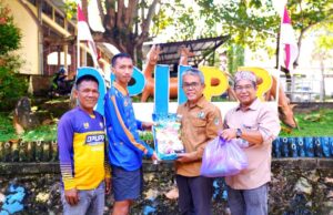 Jelang Idul Fitri 1447 H, Dinas PUPR Barito Utara Bagikan Parcel untuk Petugas Taman dan Insan Pers