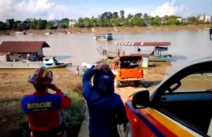 BPBD Barito Utara Tangani Mobil Terjun ke Sungai di Penyeberangan Lahei III