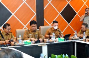 Bupati Barito Utara Ajak Warga Bersinergi Dukung Pelebaran Jalan dan Pembangunan Kota Muara Teweh