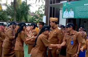 Pimpin Apel Pagi di DKPP, Bupati Barito Utara Tekankan Disiplin dan Kerja Keras ASN
