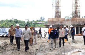 Bupati Barito Utara Tinjau Infrastruktur Jalan dan Jembatan Trahean–Sikan, Tekankan Pengawalan Pembangunan