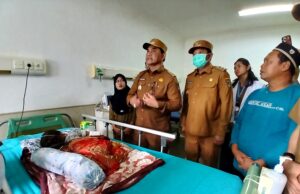 Bupati Barito Utara Kunjungi Bayi Penderita Hidrosefalus di RSUD, Minta Pelayanan Maksimal dan Rujukan Lanjutan
