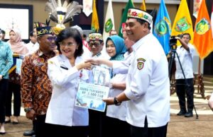Bupati Barito Utara Terima Tiga Penghargaan di Rakorda Bangga Kencana Kalteng 2026