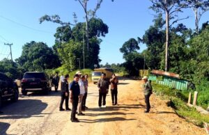 Tinjau Jalan KM 30, Bupati Barito Utara Instruksikan Percepatan Pengerjaan Akses Menuju Desa Jamut