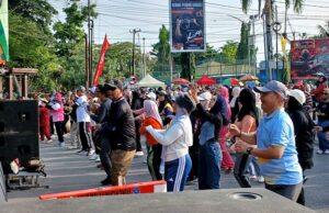 Bupati Barito Utara Ajak Masyarakat Hidup Sehat di CFD Muara Teweh, UMKM Lokal Ikut Bergeliat